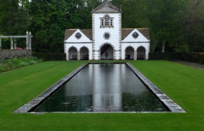 Bodnant Garden里也有规划精致的庭院。
