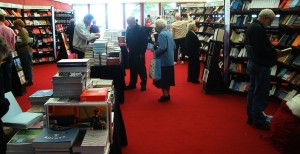 爱丁堡图书节临时书店内